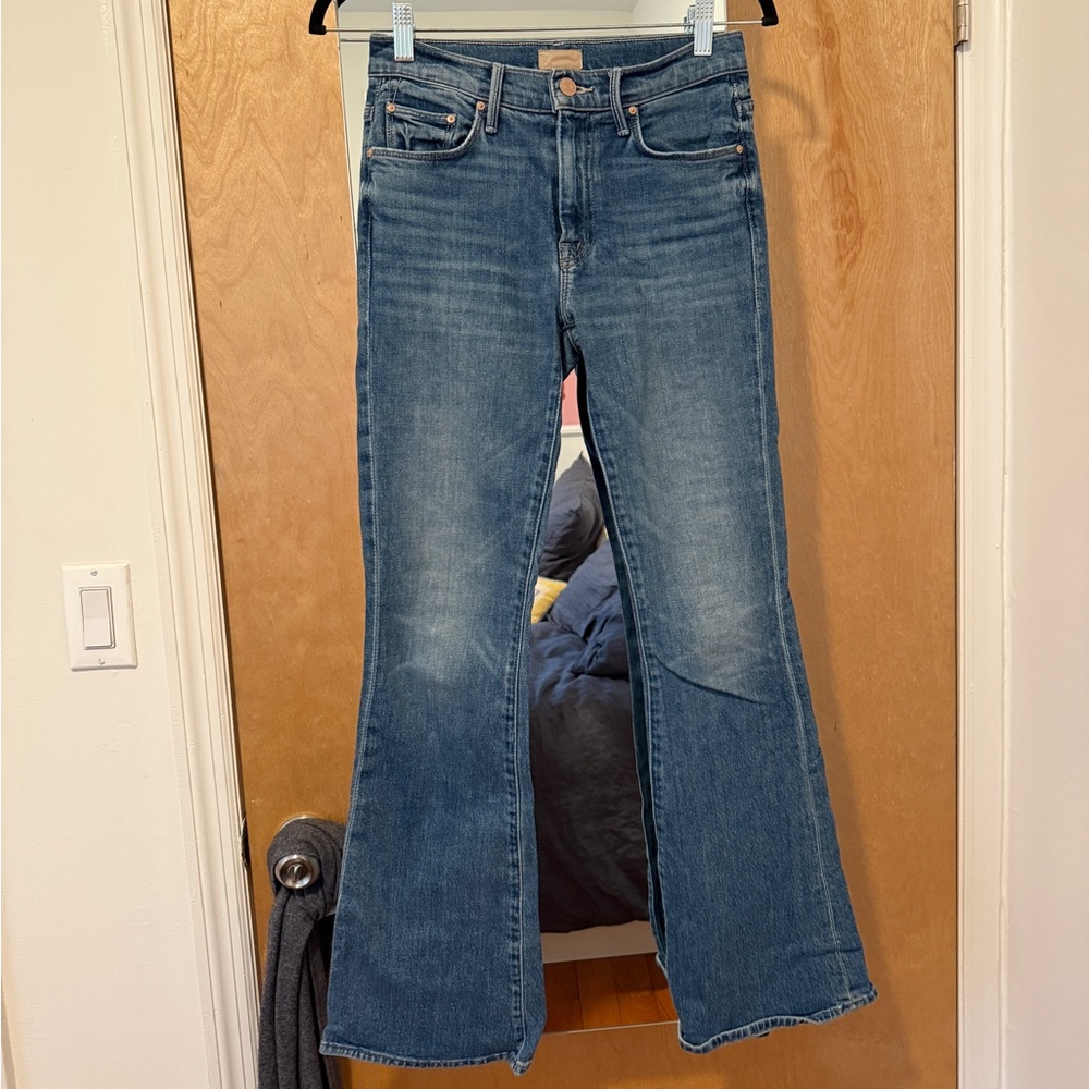 MOTHER flare Jeans in Denim Blue